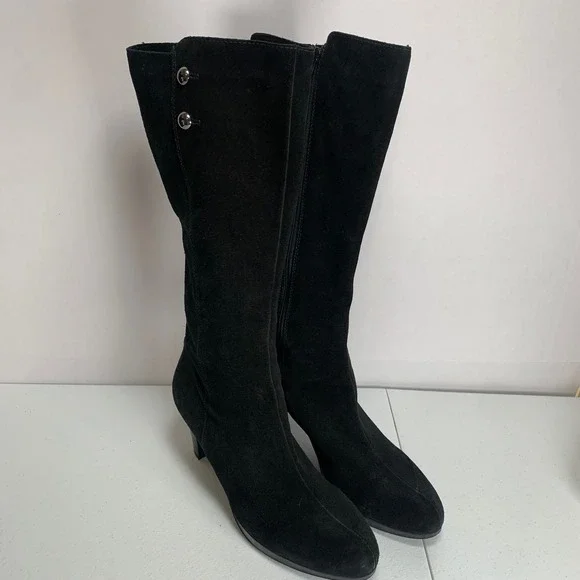 La Canadienne Black Suede Boots- size 10 La CANADIENNE | Shoes | La Canadienne Black Suede Waterproof  main image 3
